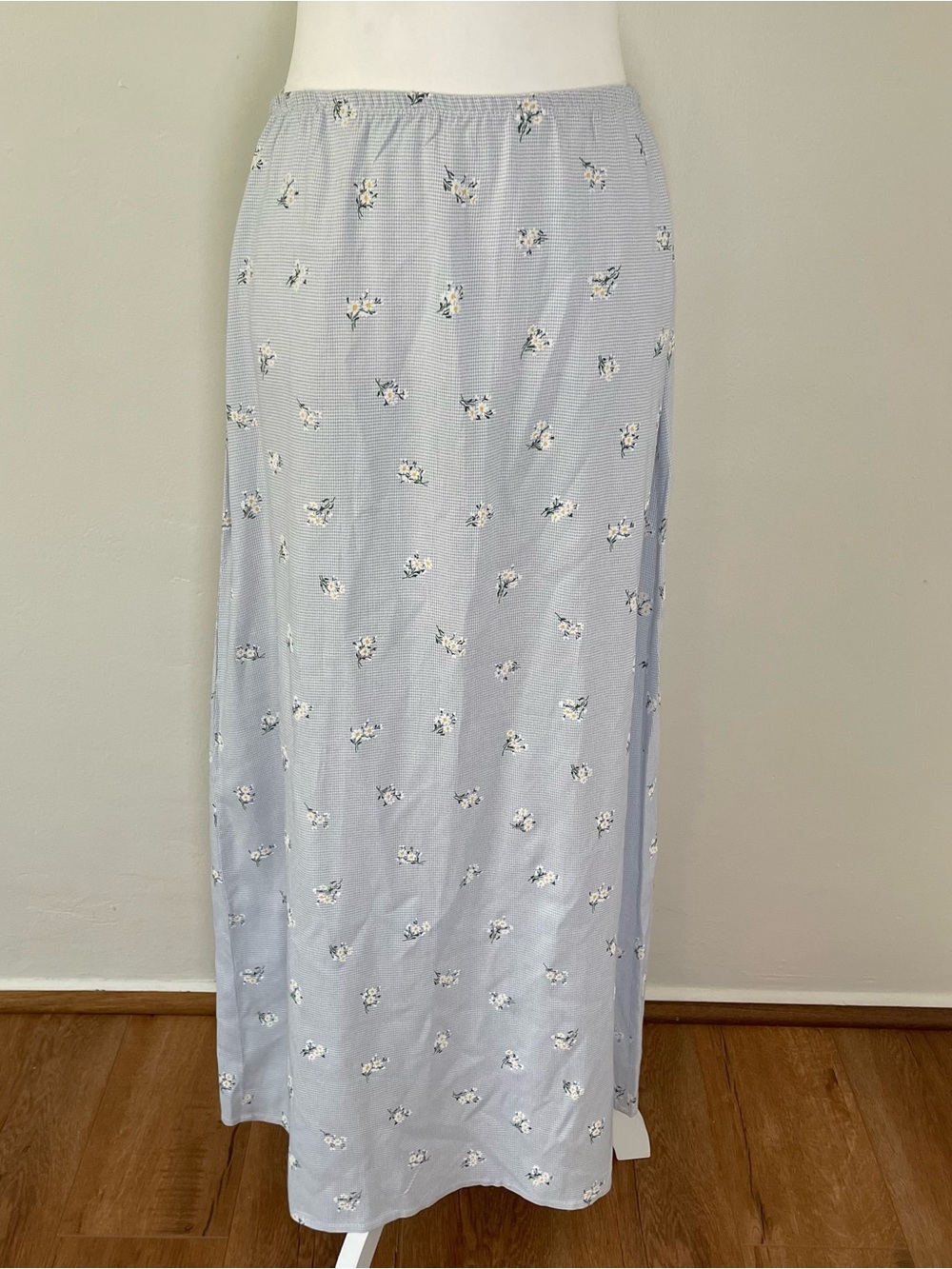 All that Yazz Vintage embroidered Floral Maxi skirt
90s Cottagecore USA Made